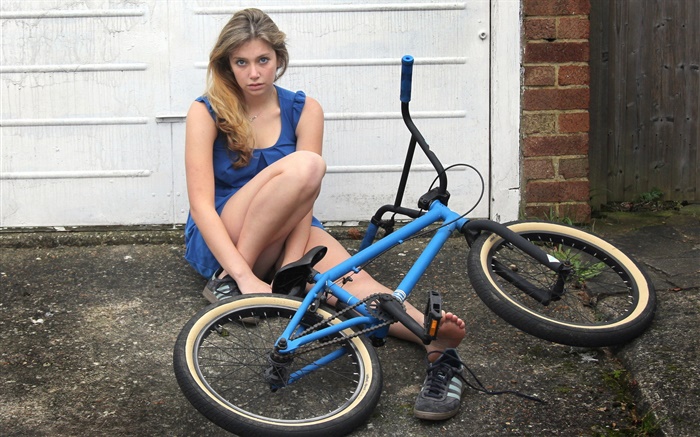 Голубое платье девушка, велосипед обои,s изображение