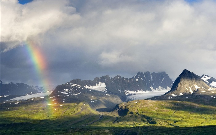 Облачное небо, горы, трава, радуга обои,s изображение