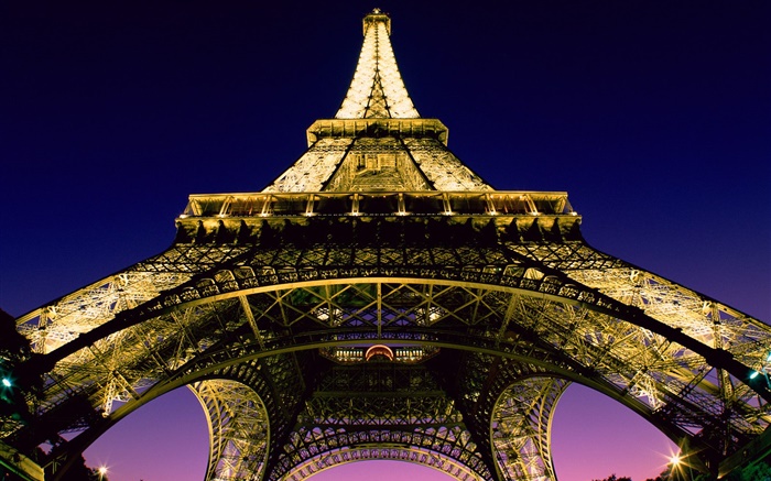 Эйфелева башня, смотреть вверх, огни, ночь, Париж, Франция обои,s изображение