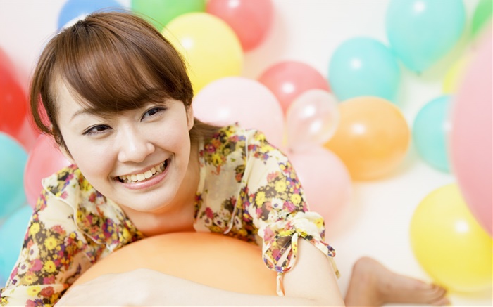 Счастливый азиатские девушки, разноцветных шаров обои,s изображение
