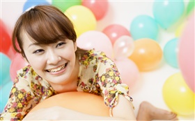 Счастливый азиатские девушки, разноцветных шаров