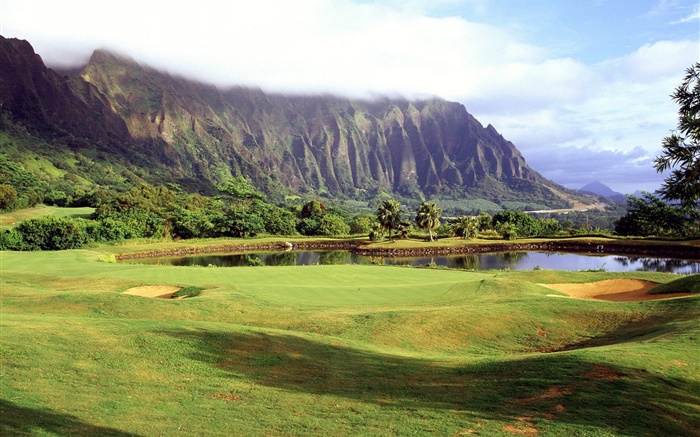 Гавайи, США, поле для гольфа, трава, горы, деревья, озеро, облака обои,s изображение