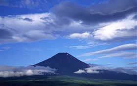 Япония природа пейзаж, гора Фудзи, голубое небо, облака
