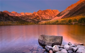 Озеро, чистая вода, камни, горы, закат HD обои