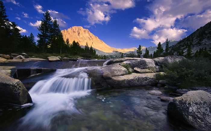 Горы, скалы, река, деревья, облака обои,s изображение
