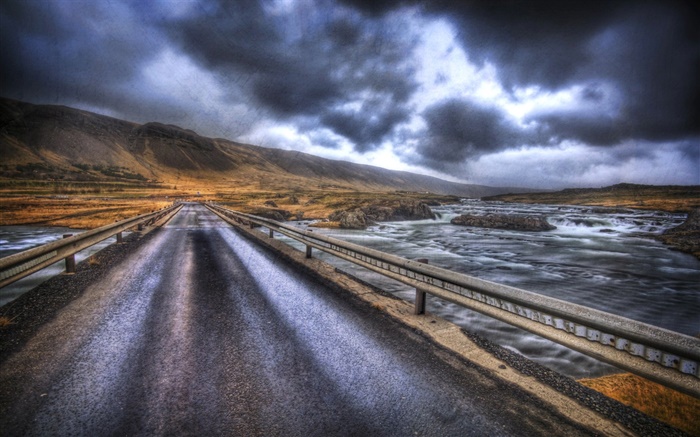 Дождливый день, мост, дорога, река, горы, облака обои,s изображение