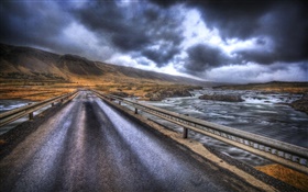 Дождливый день, мост, дорога, река, горы, облака HD обои