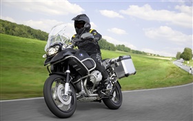 Езда на BMW R1200 GS черный мотоцикл