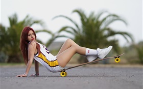Скейт, дорога, спортивная девушка