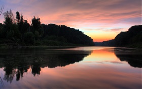 Закат, река, деревья, красное небо, вода отражение HD обои