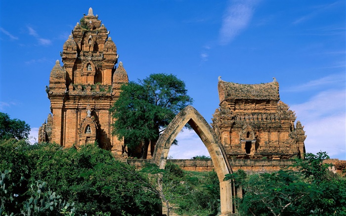 Таиланд путешествия, Чиангмай, храм, деревья, голубое небо обои,s изображение