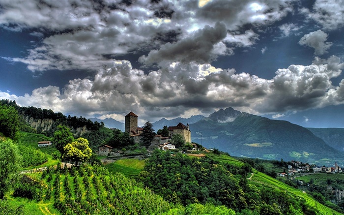 Tirolo, Италия, деревни, дома, деревья, горы, облака обои,s изображение