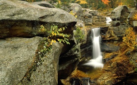 Водопад, камни, осень