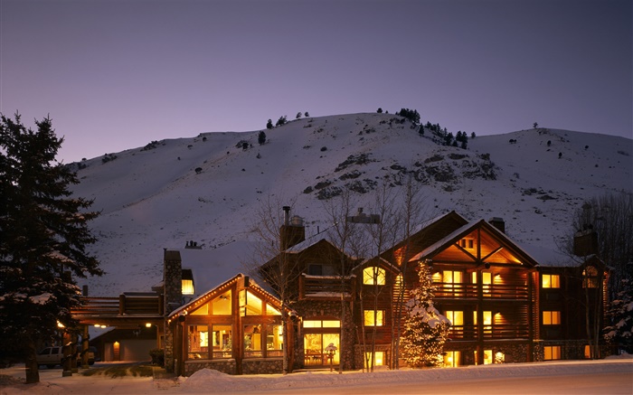 Зима, снег, ночь, дом, деревья, горы, огни обои,s изображение