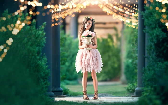 Симпатичные розовое платье, девушка, букет, огни обои,s изображение