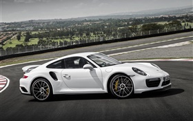 Porsche 911 Turbo S белая сторона купе вид