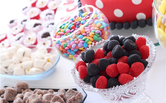 Сладкие продукты питания, конфеты, черные и красные ягоды обои,s изображение