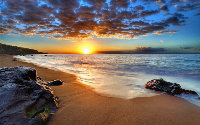 Пляж закат, облака, море, берег, волны, лучи солнца обои,s изображение