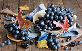Черный виноград, ежевика, листья, натюрморт HD обои