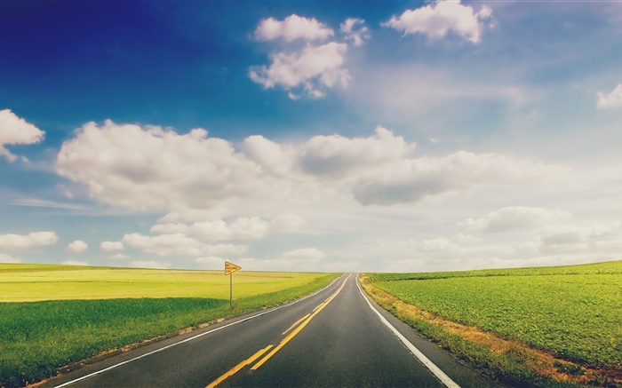 Зеленая трава, дороги, шоссе, облака обои,s изображение