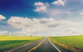 Зеленая трава, дороги, шоссе, облака HD обои
