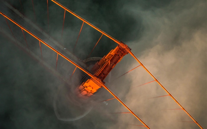 Вид сверху мост, обе стороны пролива, туман обои,s изображение