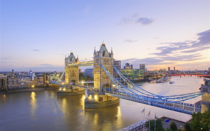 Тауэрский мост, река Темза, в сумерках, Лондон, Англия обои,s изображение