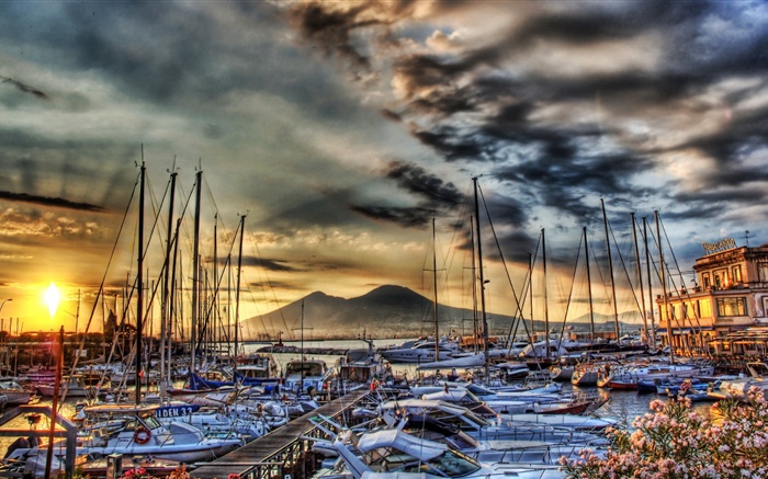 Яхты, катера, причал, облака, закат, Италия, Неаполь обои,s изображение
