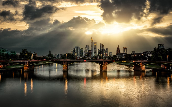Город, закат, мост, небоскребы, река, облака обои,s изображение