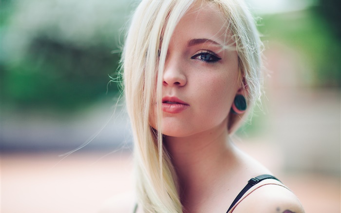 Симпатичная блондинка, губы обои,s изображение