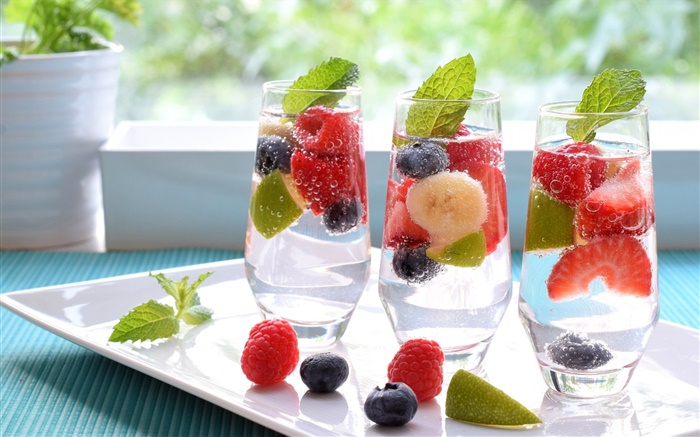Напитки, ягоды, стеклянные чашки обои,s изображение