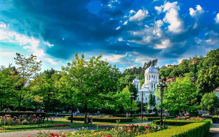 Ботанический сад, Румыния, деревья, дома, облака обои,s изображение