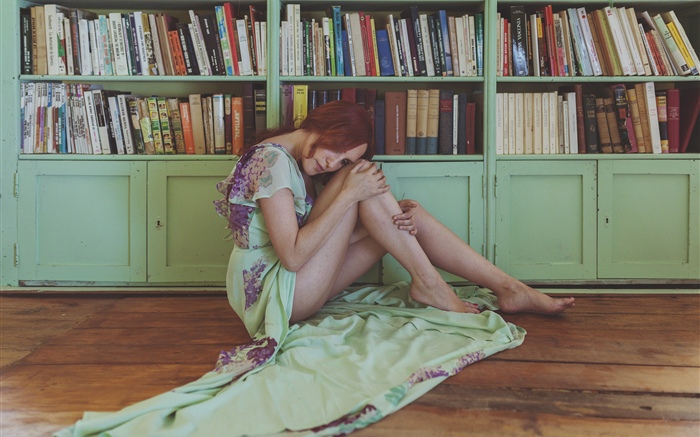 Сексуальная девушка, сидеть на полу, книги обои,s изображение