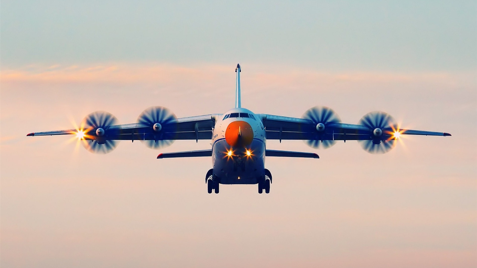 Антонов самолет Ан-70 полет 1600x900 обои