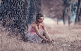 Милая молодая девушка, балерина, трава, дерево HD обои