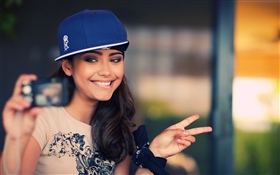 Улыбка девушка, синяя шляпа HD обои